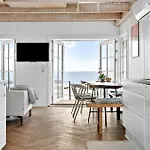 2 Bedroom Cozy In 펜션 Sjolund
