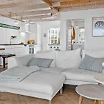 2 Bedroom Cozy In 펜션