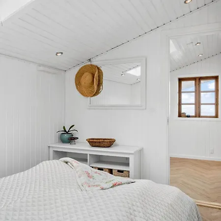 2 Bedroom Cozy In Sjolund
