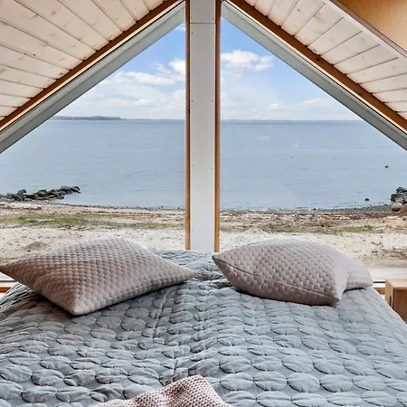 2 Bedroom Cozy In Ferienhaus Sjolund