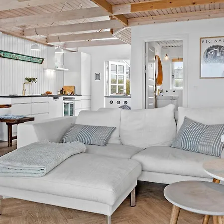 2 Bedroom Cozy In Ferienhaus